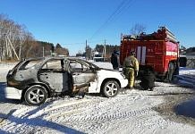 Владельцу загоревшегося в Свободном автомобиля не удалось самому справиться с огнём