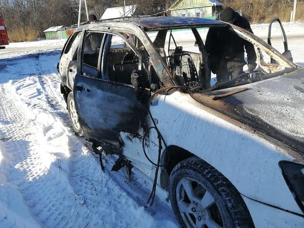 Владельцу загоревшегося в Свободном автомобиля не удалось самому справиться с огнём. Новости