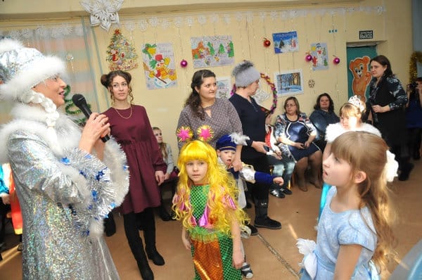 Свободненских детей-инвалидов поздравил подполковник Дед Мороз. Новости