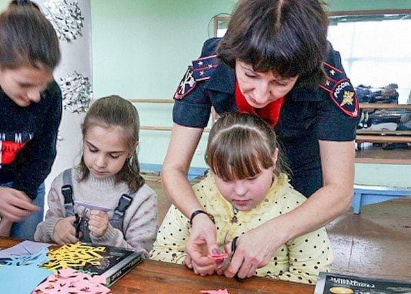 «Полицейский Дед Мороз» уже побывал у детей с ограниченными возможностями здоровья в Циолковском