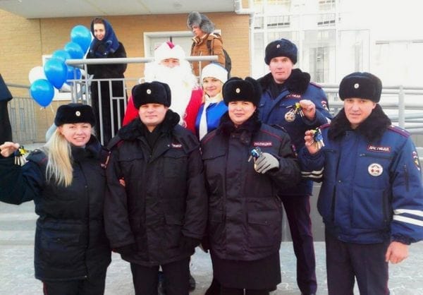 В Циолковском полицейским вручили ключи от новых квартир
