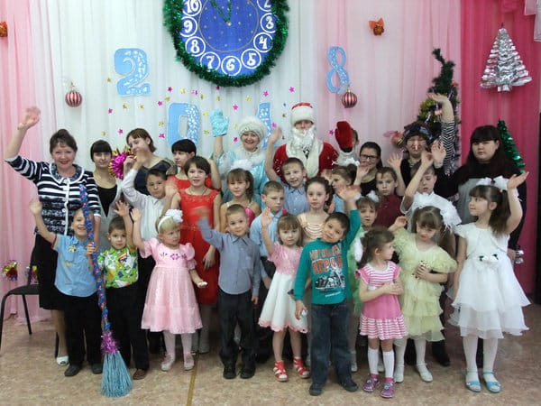 Полицейский Дед Мороз подарил детям из Свободненского приюта веру в чудо. Новости