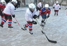 Дворовый хоккей начал возрождение в Свободном с катка на улице Репина