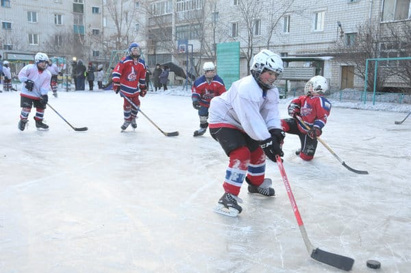 Дворовый хоккей начал возрождение в Свободном с катка на улице Репина. Новости