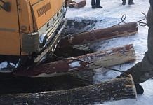 Грузовик с дровами провалился под лёд на протоке Селемджи