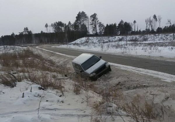 Автомобиль «слетел» с федеральной трассы «Амур» недалеко от Циолковского. Новости