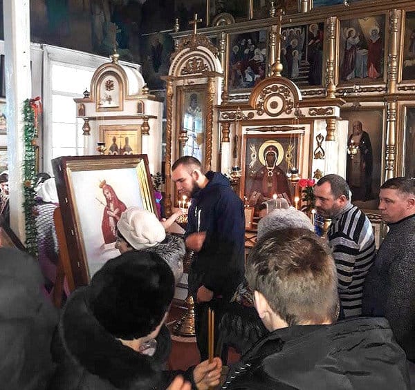 Архиепископ Лукиан провёл в Свободном службу и подарил храму икону. Новости