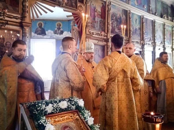 Архиепископ Лукиан провёл в Свободном службу и подарил храму икону. Новости
