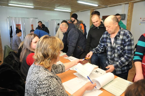 347 строителей «Силы Сибири» в Свободненском районе досрочно проголосовали прямо на площадке. Новости