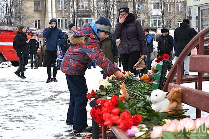 Гибель людей в горящем торговом центре Кемерова потрясла страну