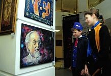 Картины амурских художников о космосе увидят на выставке в Циолковском