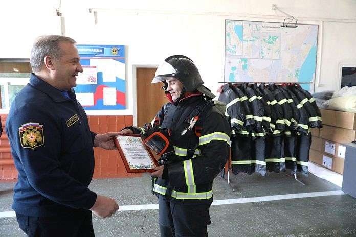 Глава МЧС России вручил медали свободненским школьникам за спасение людей на пожаре