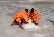 Очередной подрыв льда на реке Амур провела оперативная группа МЧС