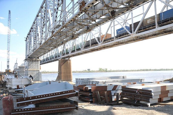Строительство моста на реке Зея вблизи Свободного завершится через год