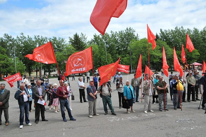 Участники автопробега в Свободном протестовали против цен и коррупции