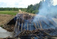 Амурские пожарные дважды за сутки тушили горящий мост