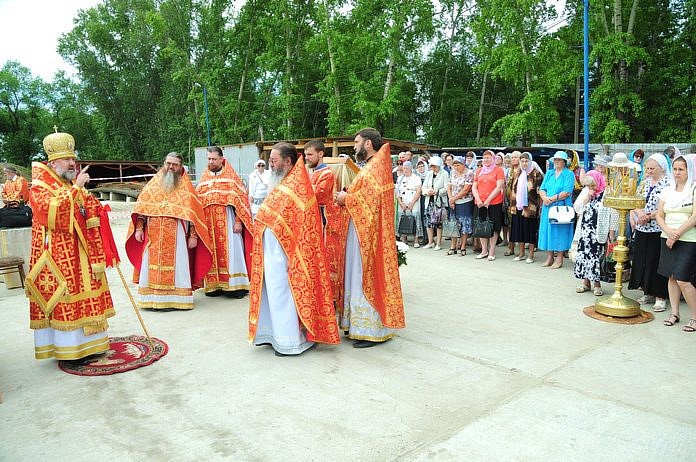 Архиепископ Лукиан совершил литургию в Свободном возле строящегося храма в честь цесаревича Алексея