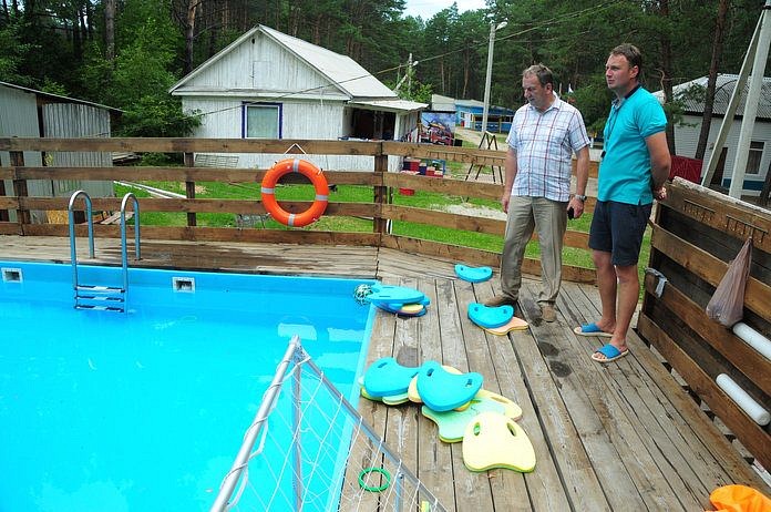 Батут и бассейн для отдыхающих в лагере «Спортивный» свободненских детей — особая радость