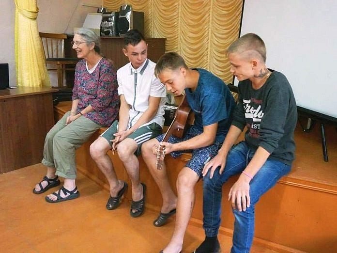 Группа волонтёров из США работала на детской базе отдыха в Амурской области