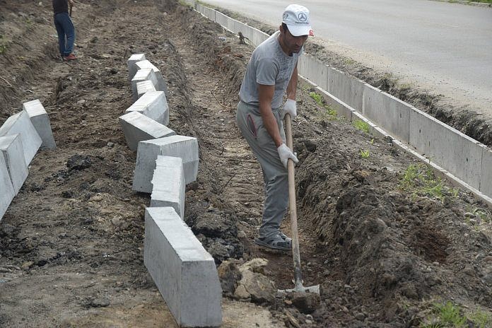 Владимир Константинов: «Свободному пора заменить асфальт на тротуарах плиткой»
