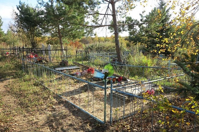 Более 70 могил повреждены и уничтожены на кладбище в амурском селе