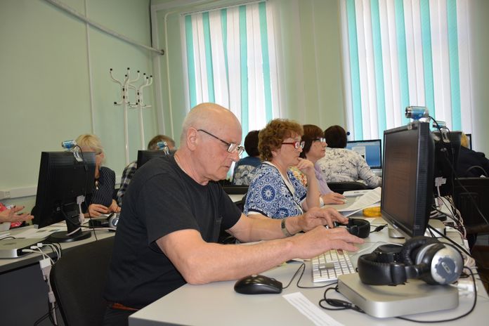 В 14 городах и сёлах Приамурья начали работу курсы компьютерной грамотности для пенсионеров
