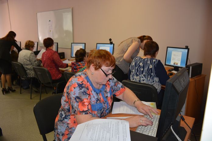 В 14 городах и сёлах Приамурья начали работу курсы компьютерной грамотности для пенсионеров