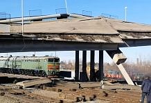 Железнодорожники провели демонтаж аварийного пролёта моста на станции Свободный