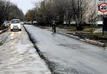 Свободненцев возмутила укладка асфальта дорожными рабочими в дождь