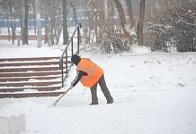 363 амурских дворника вышли на очистку придомовых территорий от снега