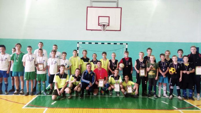 9 команд из школ Свободненского района приняли участие в соревнованиях по мини-футболу