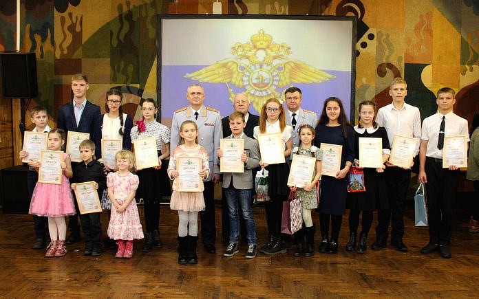 В числе победителей областного конкурса сочинений о полиции наградили школьницу из Свободного