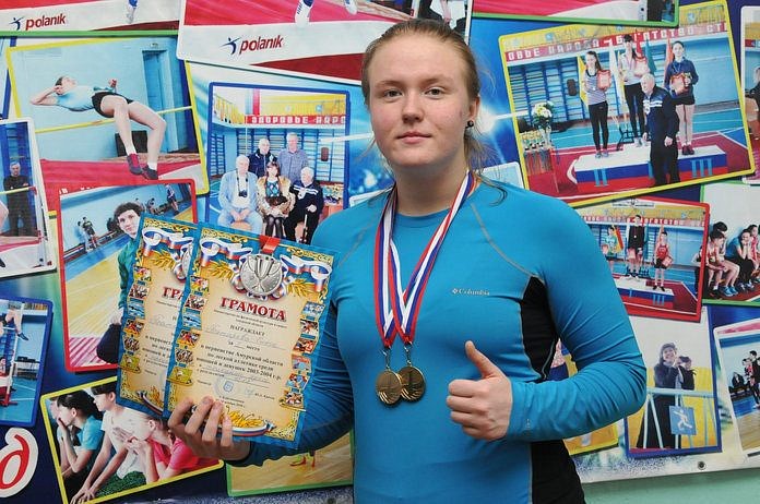 Спортсменка из Свободного установила два рекорда области в толкании ядра