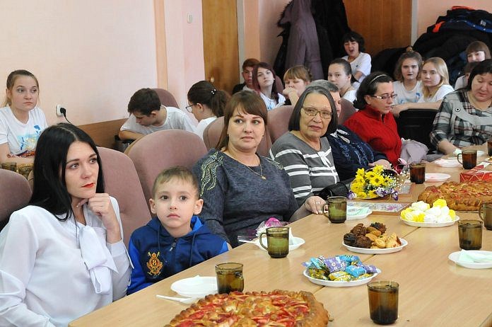 Свободненских мам пригласили на чаепитие к главе города