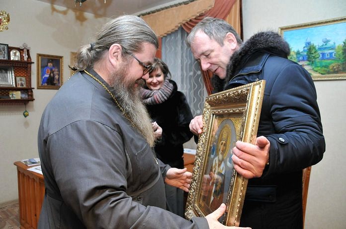 Настоятеля Свято-Никольского храма отца Валерия поздравил с юбилеем глава Свободного