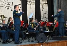 Военный оркестр покорил сердца зрителей на концерте в Свободном