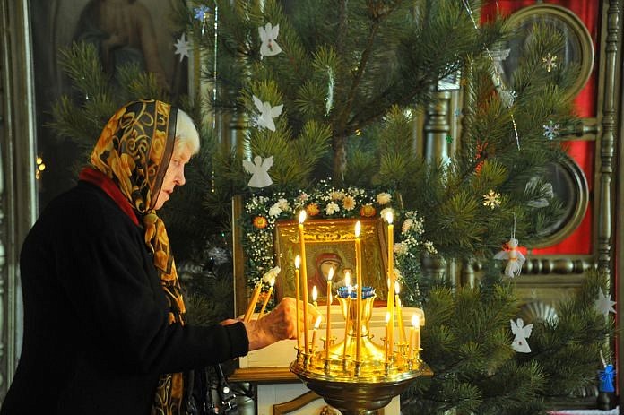 Тысячи свечей для Христа зажгли на Рождество в храме Свободного