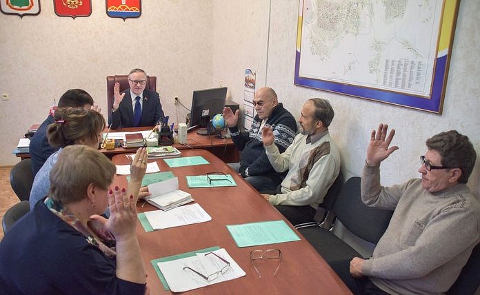 Депутаты Свободного обсудили предложения краеведов о гимне и новом флаге города
