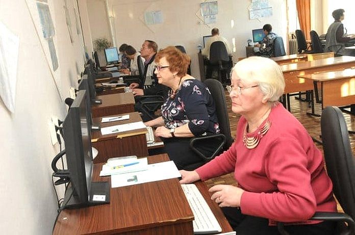 Амурские пенсионеры готовятся к Всероссийскому компьютерному чемпионату