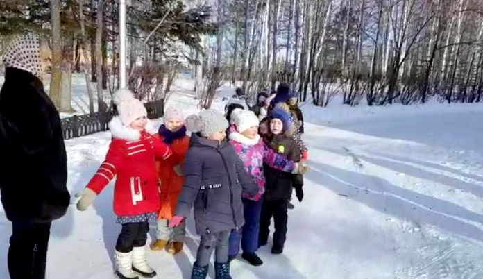 Жители Циолковского организовали флешмоб космического масштаба