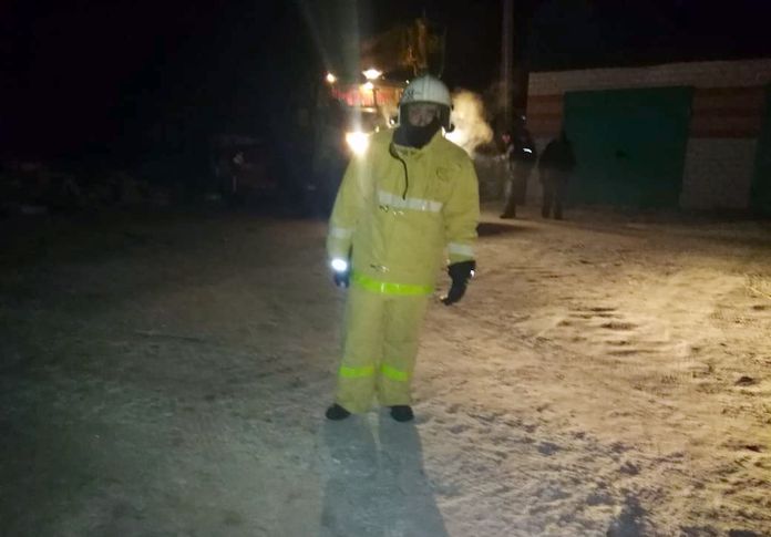 Амурские пожарные спасли попавшего в бетонную ловушку ребёнка