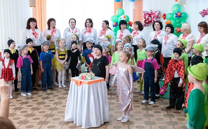 Мюзикл про стрекозу и муравья показали на юбилее детского сада в Свободном
