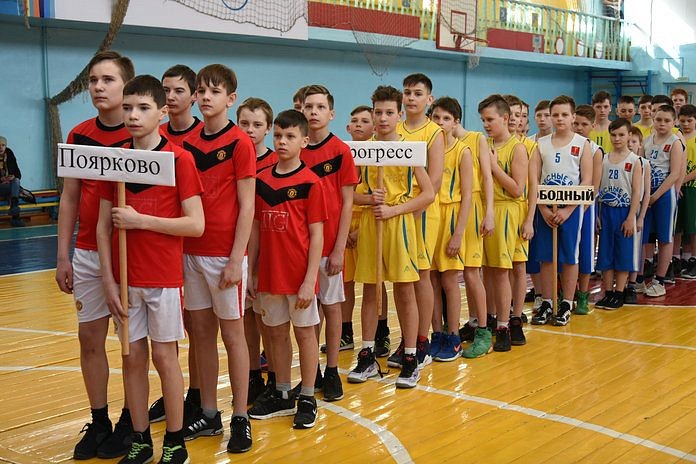 Турнир в Свободном сдружил «Лесных волков» с юными баскетболистами области