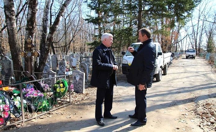 Уборкой территорий городских кладбищ в Свободном будет заниматься специальная бригада