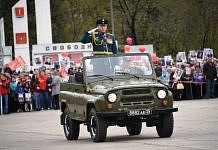 Парад военных на площади открыл празднование Дня Победы в Свободном