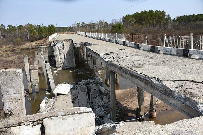 Объездная дорога не заменит жителям свободненского села рухнувший мост
