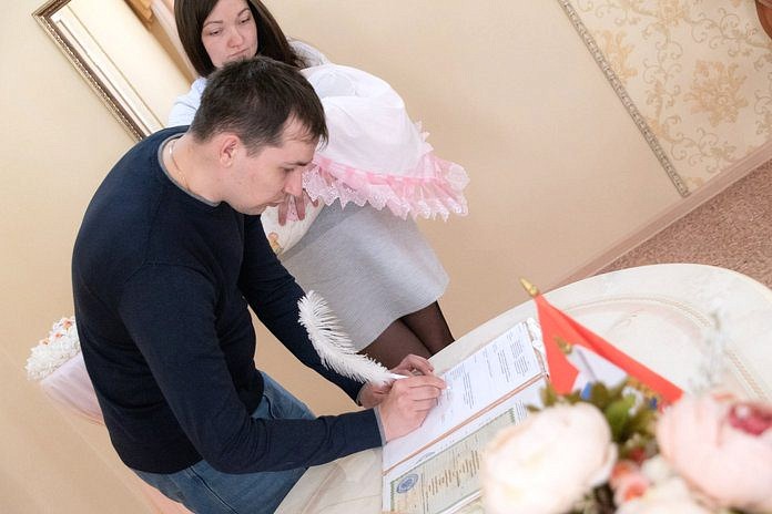 Имянаречение 200-го малыша года и 7 свадеб провели в День семьи в Свободном