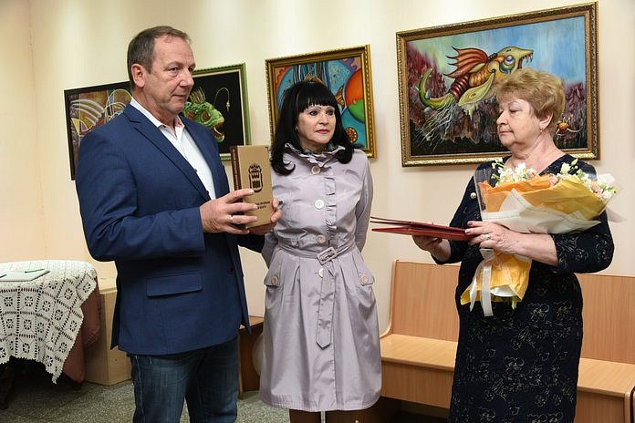Директора свободненского музея поздравили с юбилеем на рабочем месте
