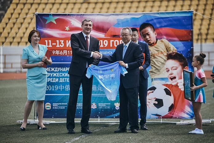 Впервые на стадионе Приамурья встретились юные футболисты из России и Китая