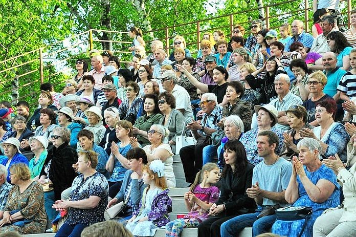 Концерт московских артистов открыл праздничную программу Дня России в Свободном